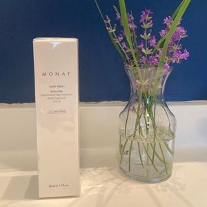 NWT Monat Sunveil Sunscreen